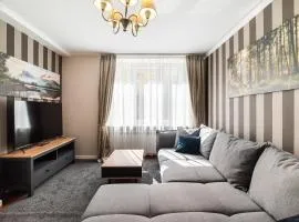 City Centre Luxury Apartment by BookingHost