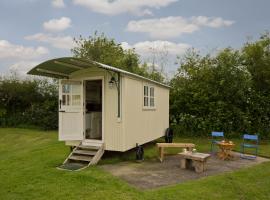 Mill Farm Shepherds Hut，大德里菲爾德斯基普海城堡山（Skipsea Castle Hill）附近的飯店