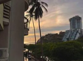 Hermoso Apto con vista al Mar, a 130 m de la Playa