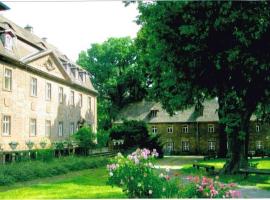 Schloss Zingst FeWo EG und OG, hotel in Nebra