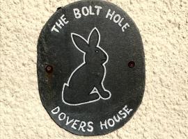 The Bolt Hole - Looe.、ルーの駐車場付きホテル