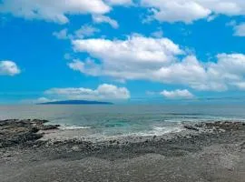 Neptuno Oceanview Suite with pool and beach private access