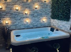 BY NEPTUNE - Appartement rustique JACUZZI, hotel in Bondy