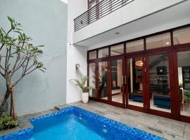 Cottonwood 4BR Villa Sutami with Pool Netflix BBQ โรงแรมใกล้ Barli Museum ในบันดุง