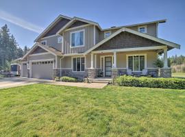 Spacious Carnation Home with Grill and Large Yard, villa in Carnation
