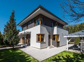 Serenity Prague Villa with garden jacuzzi, hotel in Prague