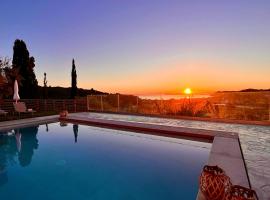 Luxury Villa Makris with private heatable pool, aluguel de temporada em Kavvadádes
