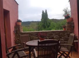 Bonita Casa Rural en la Sierra de Aracena, country house in La Presa