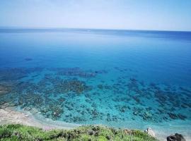 Giannis Stella apartment, hotel v destinaci Mourteri