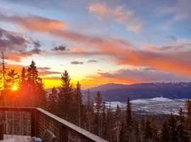 Hot Tub & Mtn Views! Luxury Angel Fire Getaway