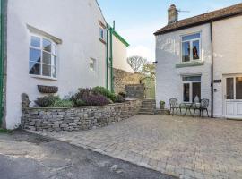 Smithy Cottage, holiday home in Bradwell