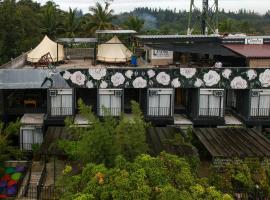 Containers by Eco Hotel, hotel di Tagaytay