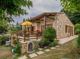 Maison de charme avec belle vue, hotelli kohteessa Blanquefort-sur-Briolance