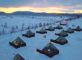 Aurora Pyramid Glass Igloos, hotel near Peak Lapland Viewing Deck, Köngäs