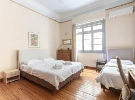 Ideal 4 bdr Apartment in Plaka for 10!