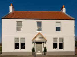 Newly Renovated early 19th Century Cottage with Hot-Tub – hotel w mieście Musselburgh