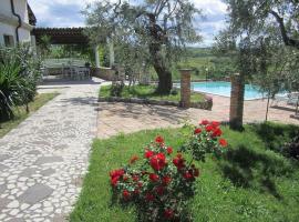 Exclusive Swimming Pool, hotel em Miglianico