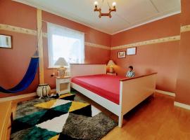 Bedroom private, 120 from Sandbach, holiday rental in Bräcke
