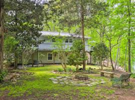 Lakeside Haven with Private Dock Fish and Swim!, hotel in Iva