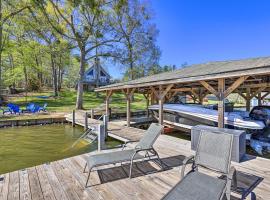 Lakefront Eatonton Home Boat Dock and Fire Pit, hotel v destinaci Eatonton