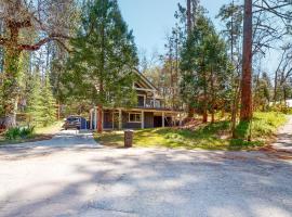 Rustic Cabin, holiday rental in Bass Lake