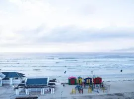 Spacious Surfers Corner Beach Apartment