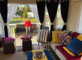 Prestige caravan,Seton Sands holiday village, WiFi, hotel in Port Seton