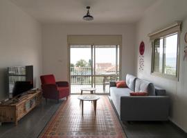 חוויה של שקט- דירת3 חדרים עם נוף מול הכינרת, hotel v destinaci Livnim