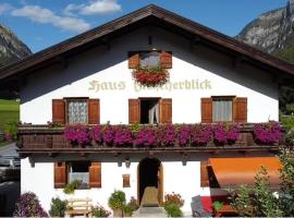 Haus Gletscherblick, hotel v mestu Gschnitz