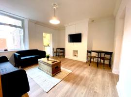 Huge serviced Apartment with FREE PARKING, family hotel in Jesmond