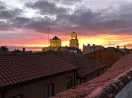 Ático en la plaza de Toro con garaje, lägenhet i Toro