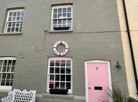 The Old Crab Shop. PERFECT location & sea views.: Cromer şehrinde bir otel