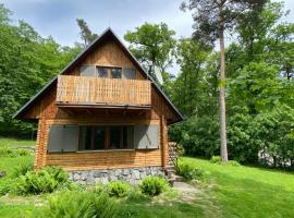 Wooden house in the nature, cabaña o casa de campo en Modra