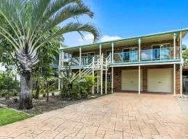 32 Bombala Crescent Rainbow Beach Aircon Pool Pets welcome