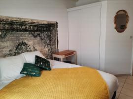 RESIDENCE KER OSMOZ, hotel em Saint-Herblain