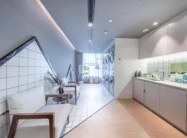 Atour Hotel Yuzhong Yuci Incity