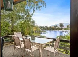 Rutherfurd Lakehouse - Taupō Holiday Home