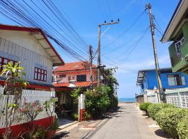 ThaiMex Cafe & Homestay Backpackers- Adults Only, kotimajoitus kohteessa Prachuap Khiri Khan