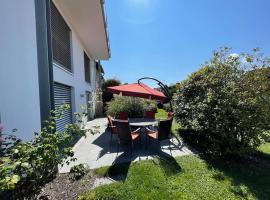 Ferienwohnung mit Terrasse und Garten in Seenähe, hotel in Bodman-Ludwigshafen