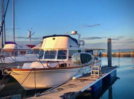 Motor Yacht Sea Wolf: Lymington şehrinde bir otel