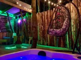 Gracelands Glamping lodge 1
