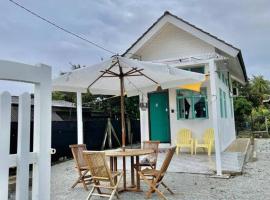 Sea Kecil Tiny House near Jetty of Kuala Besut – miniaturowy domek 