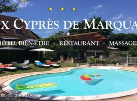 Hôtel Bien-Être Aux Cyprès de Marquay – hotel w mieście Marquay