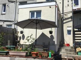 Apartment with shared garden and basic equipments, hotel near Mount Gould Hospital, Plymouth