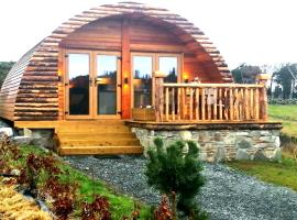Tollymore Luxury log cabins, лодж в городе Ньюри