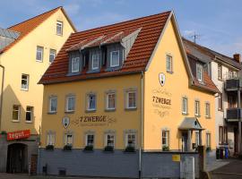 7 Zwerge Übernachtungspension, hotel com estacionamento em Lohr