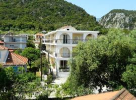 ARISTON APARTMENTS, hotel cerca de Playa de Poros, Poros