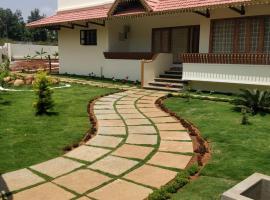 NanDha Illam- The Courtyard Heritage HomeStay: Yelagiri şehrinde bir tatil evi