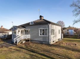 Trevligt hus med egen g&aring;rd och fri Wifi, Emmaboda kommun, Lind&aring;s, ubytovanie s k&uacute;peľmi onsen v destin&aacute;cii Lind&aring;s