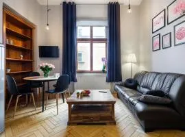 CracWoW Market Squere Apartment